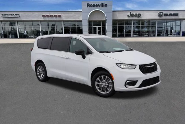 2026 Chrysler Pacifica Limited AWD's photo