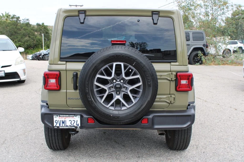 Used 2026  Jeep Sahara image 5