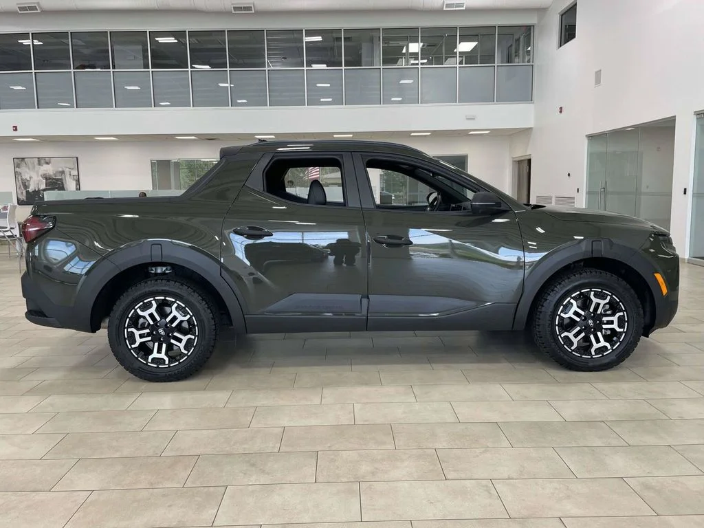 Certified Used 2025 Green Hyundai XRT image 2
