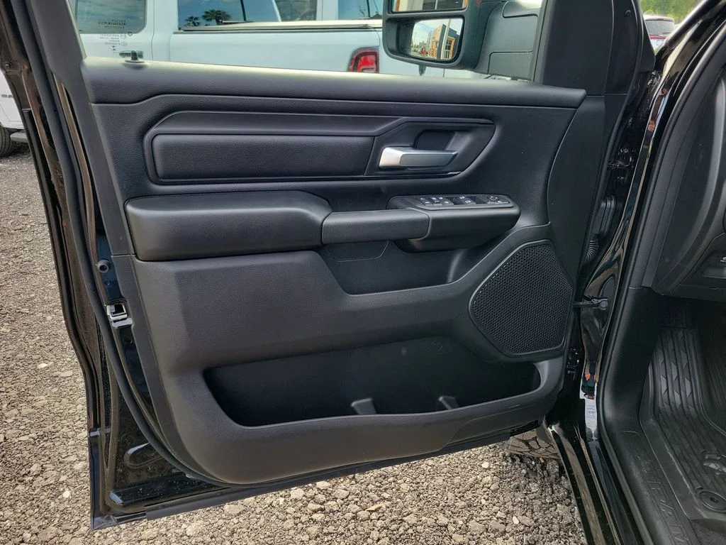 New 2026 Diamond Black Crystal Pearl-Coat Exterior Paint RAM Warlock image 6