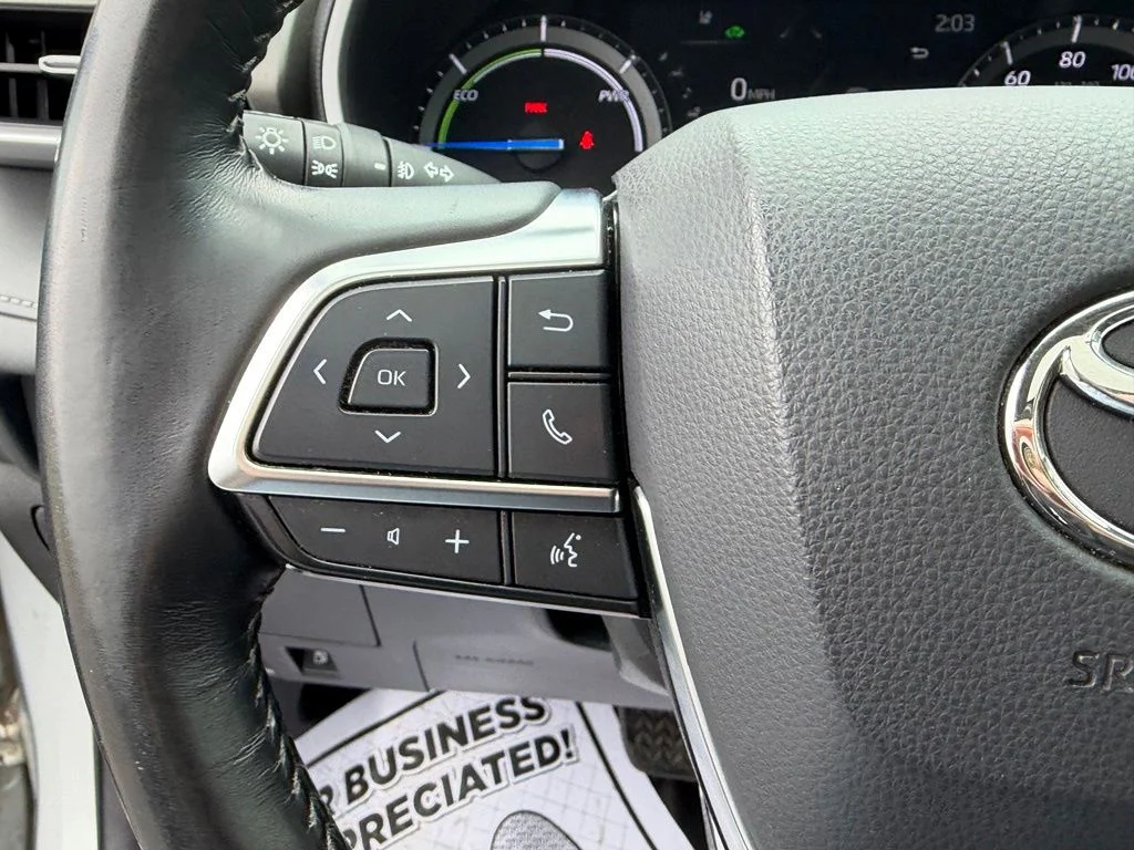 Used 2021 Silver Toyota XLE image 33