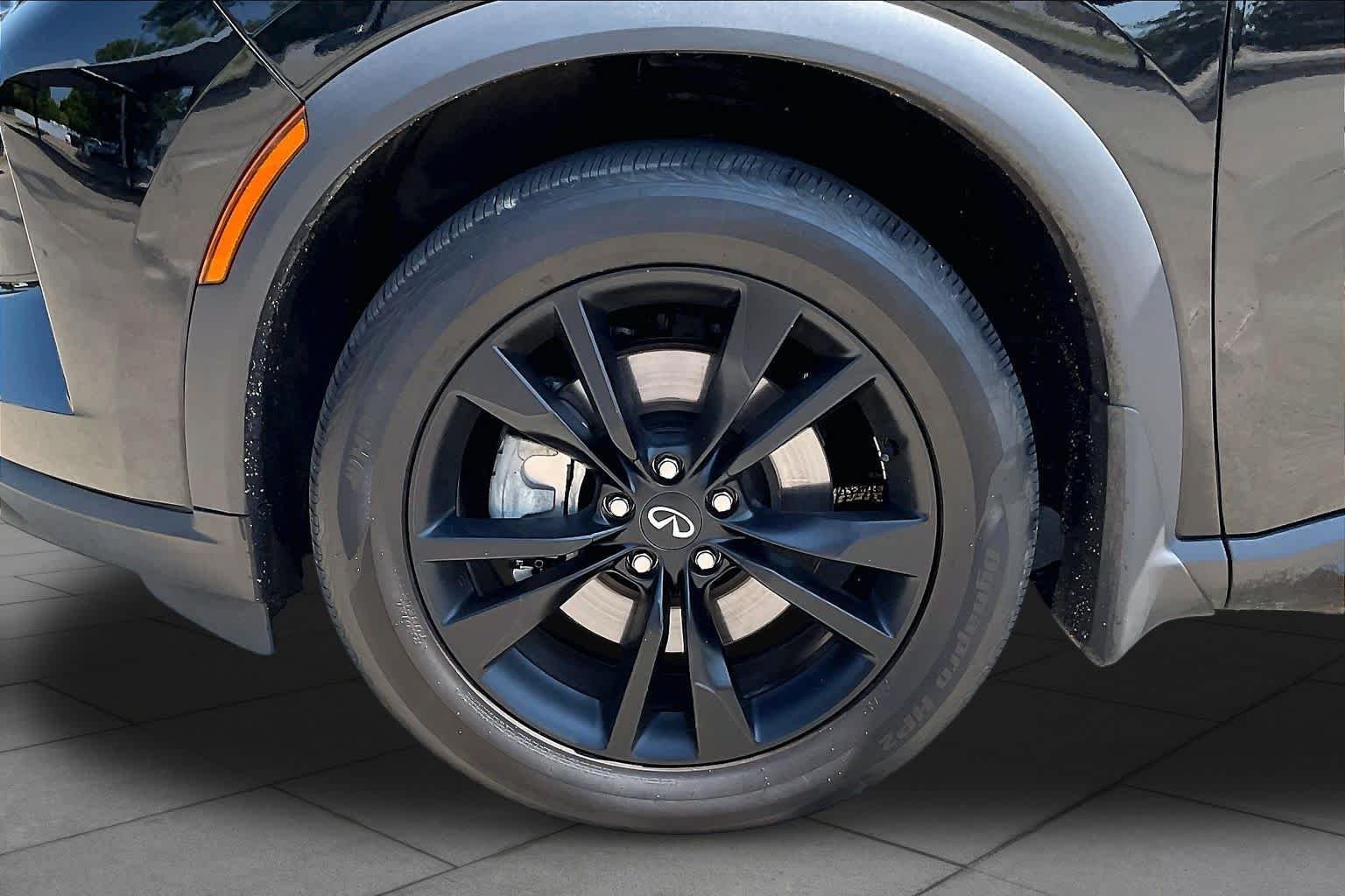 Used 2025 Mineral Black INFINITI LUXE image 10