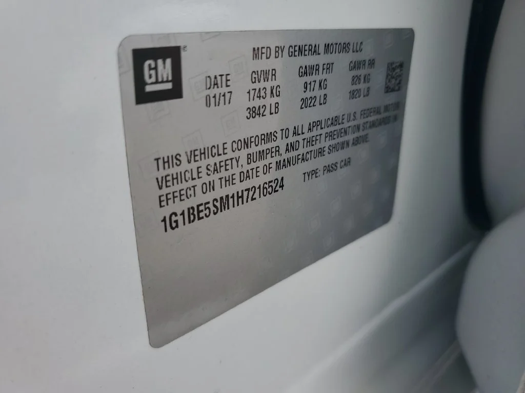 Used 2017 SUMMIT WHITE Chevrolet LT image 24