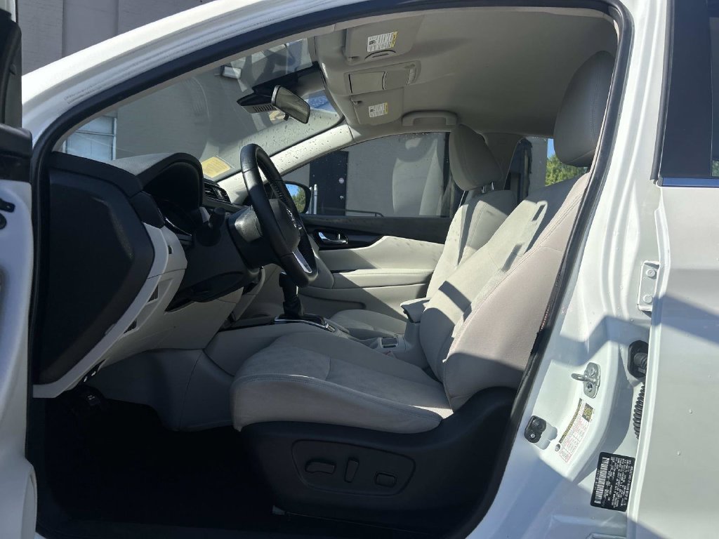 Used 2020 White Nissan SV image 14