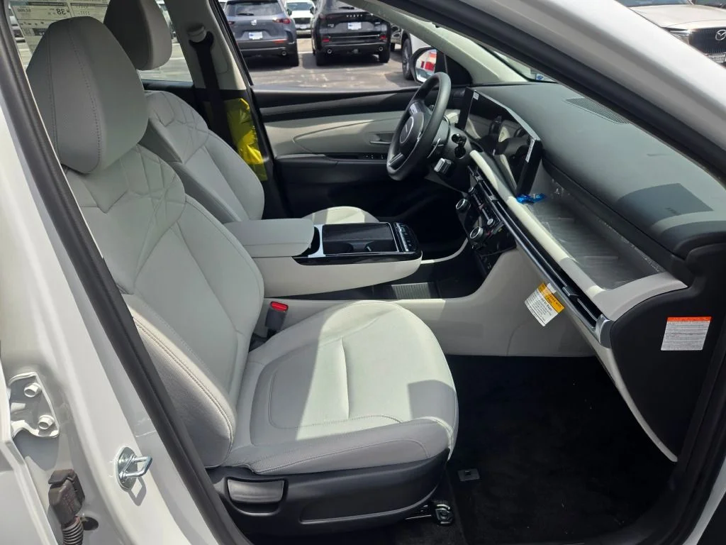 Used 2026 White Pearl Hyundai Blue SE image 5