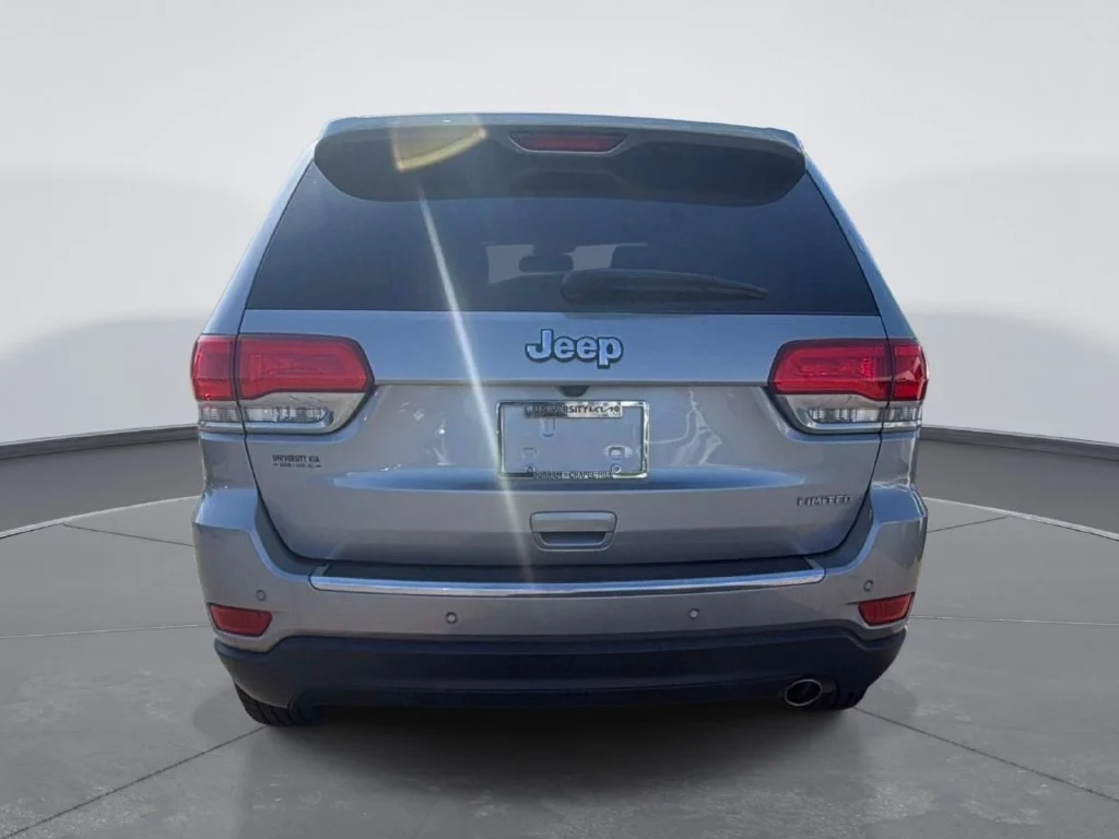 Used 2016 Silver Jeep Limited image 6