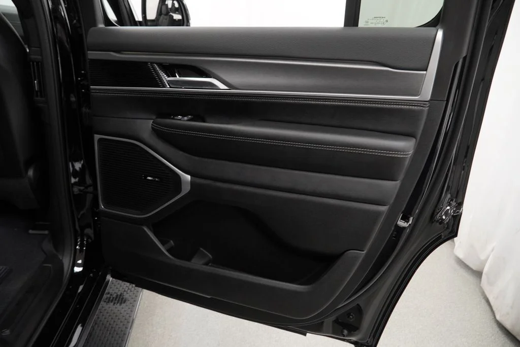 New 2026 High Gloss Black Exterior Paint Jeep  image 33