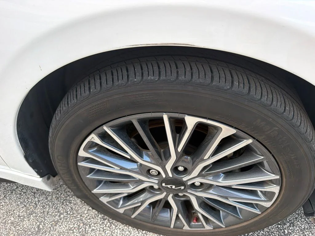 Used 2024 Snow White Pearl Kia GT-Line image 12