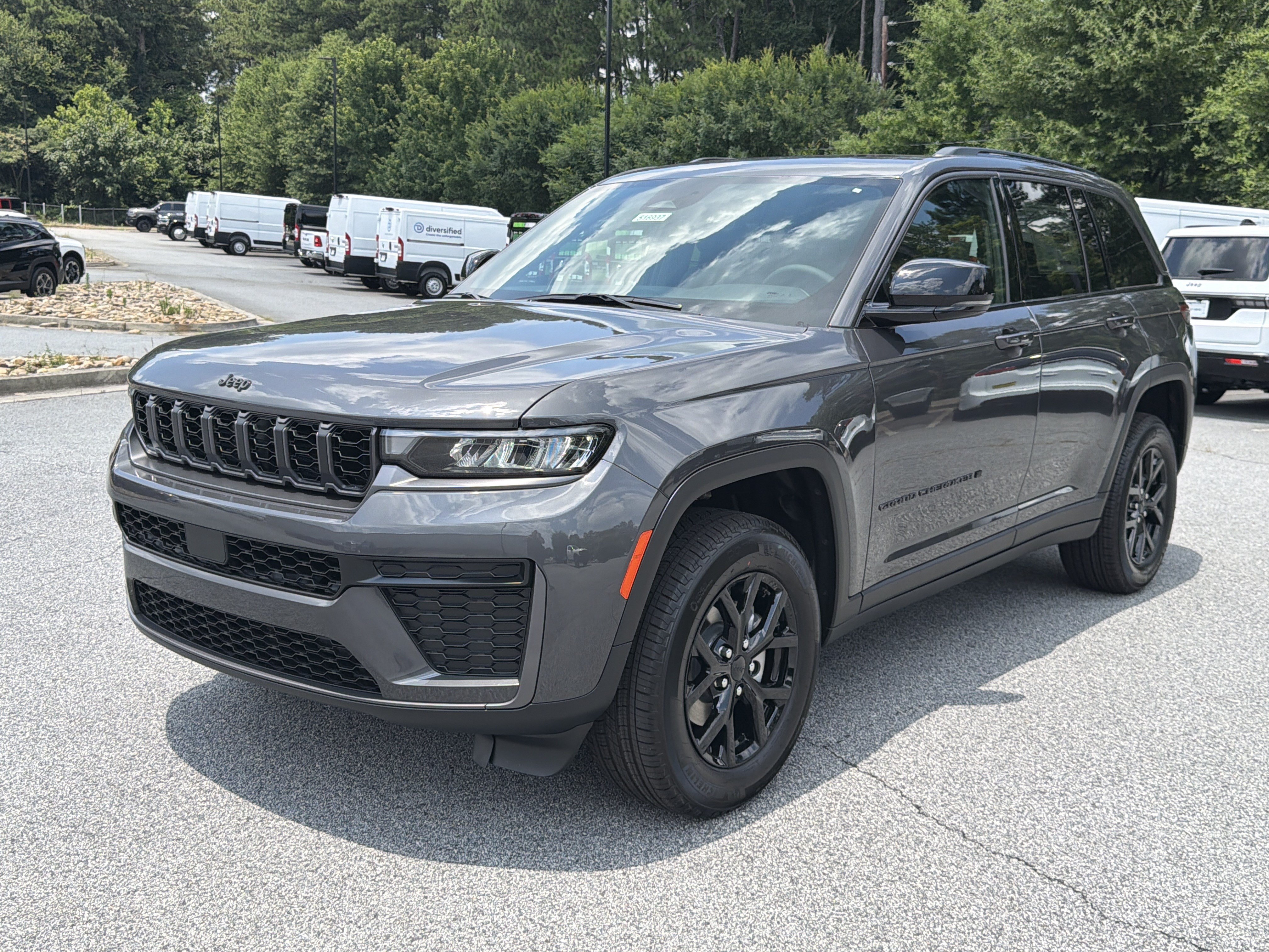 New 2026 Baltic Gray Metallic Clear-Coat Exterior Paint Jeep Altitude image 3