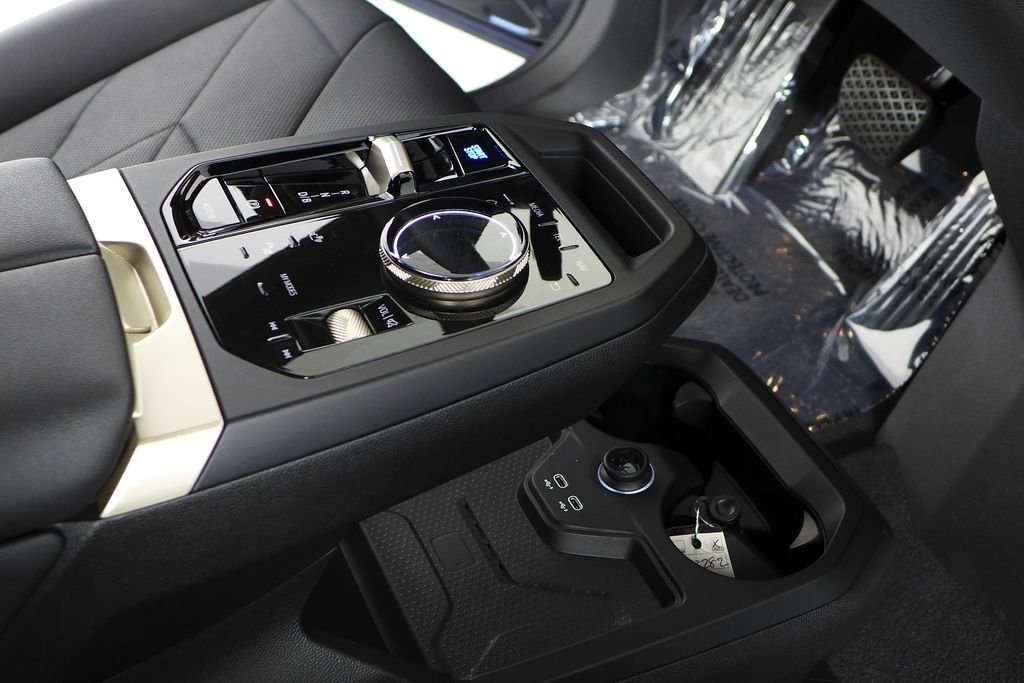 Certified Used 2024 Black Sapphire Metallic BMW xDrive50 image 14