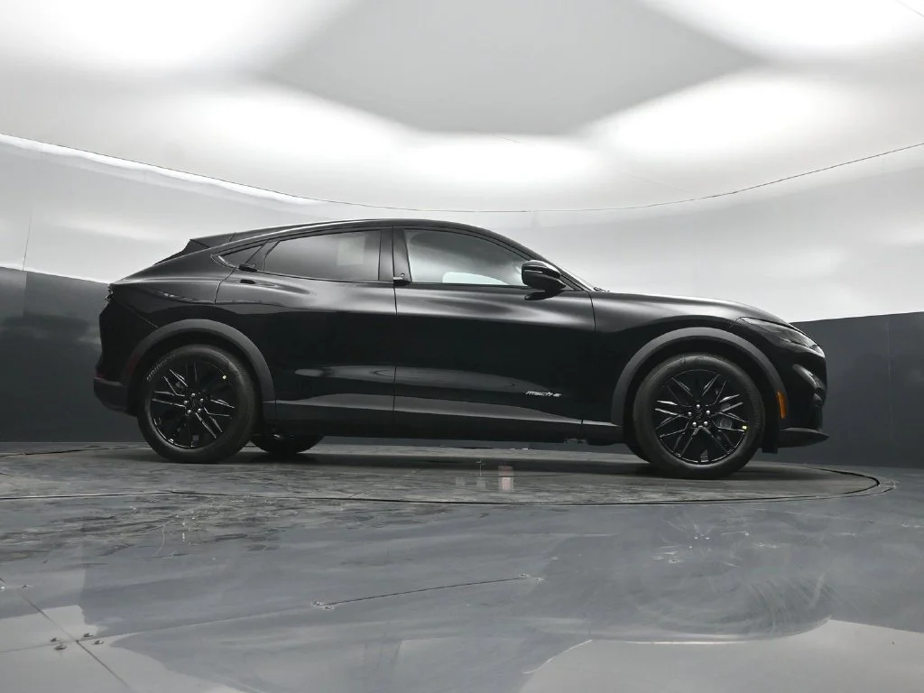 New 2026 Shadow Black Ford Select image 41