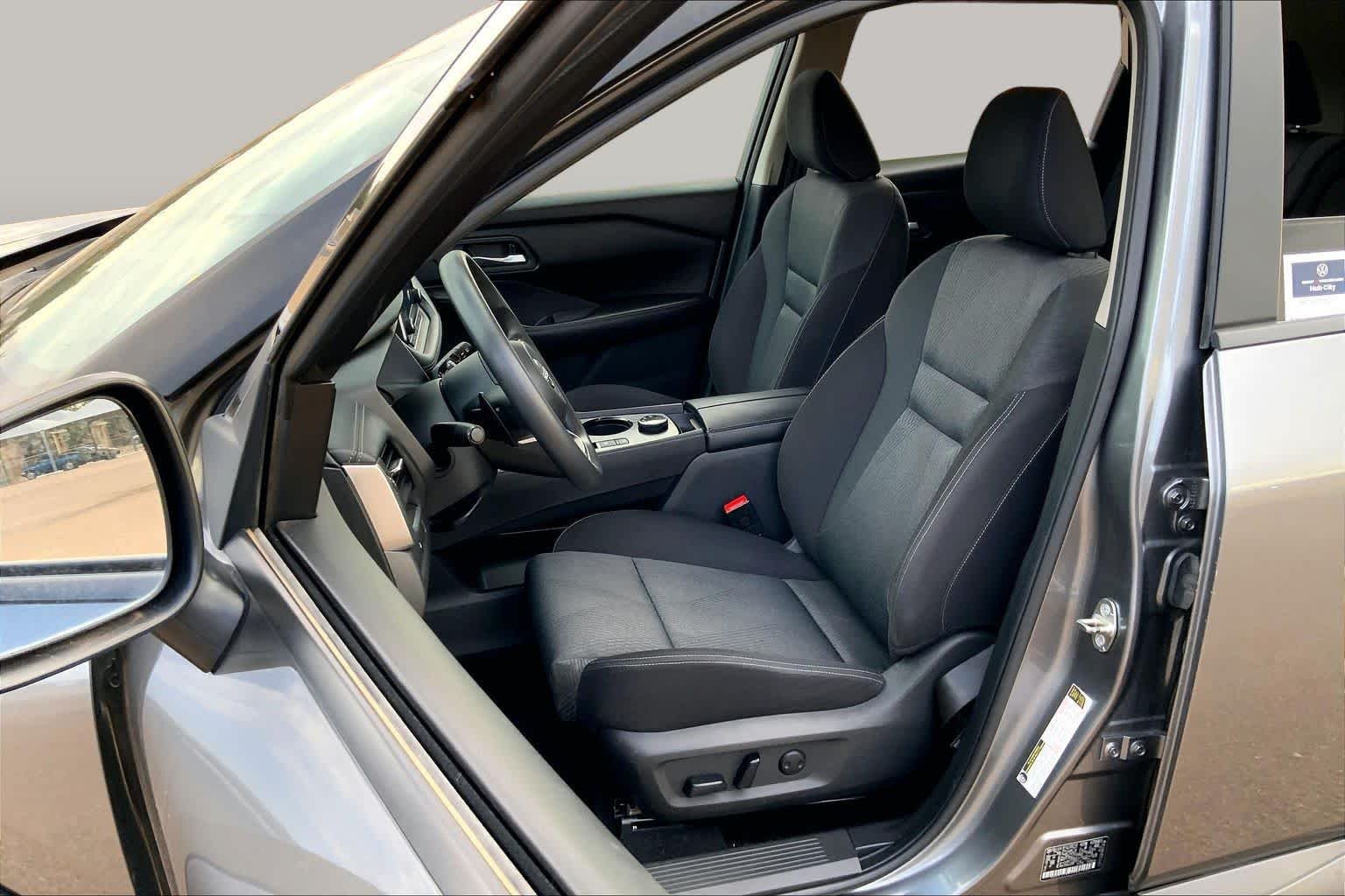 2024 Nissan Rogue SV - Photo 8