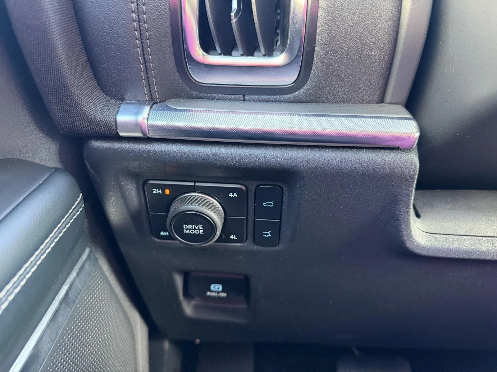 Used 2025 Space Silver Ford Platinum image 15