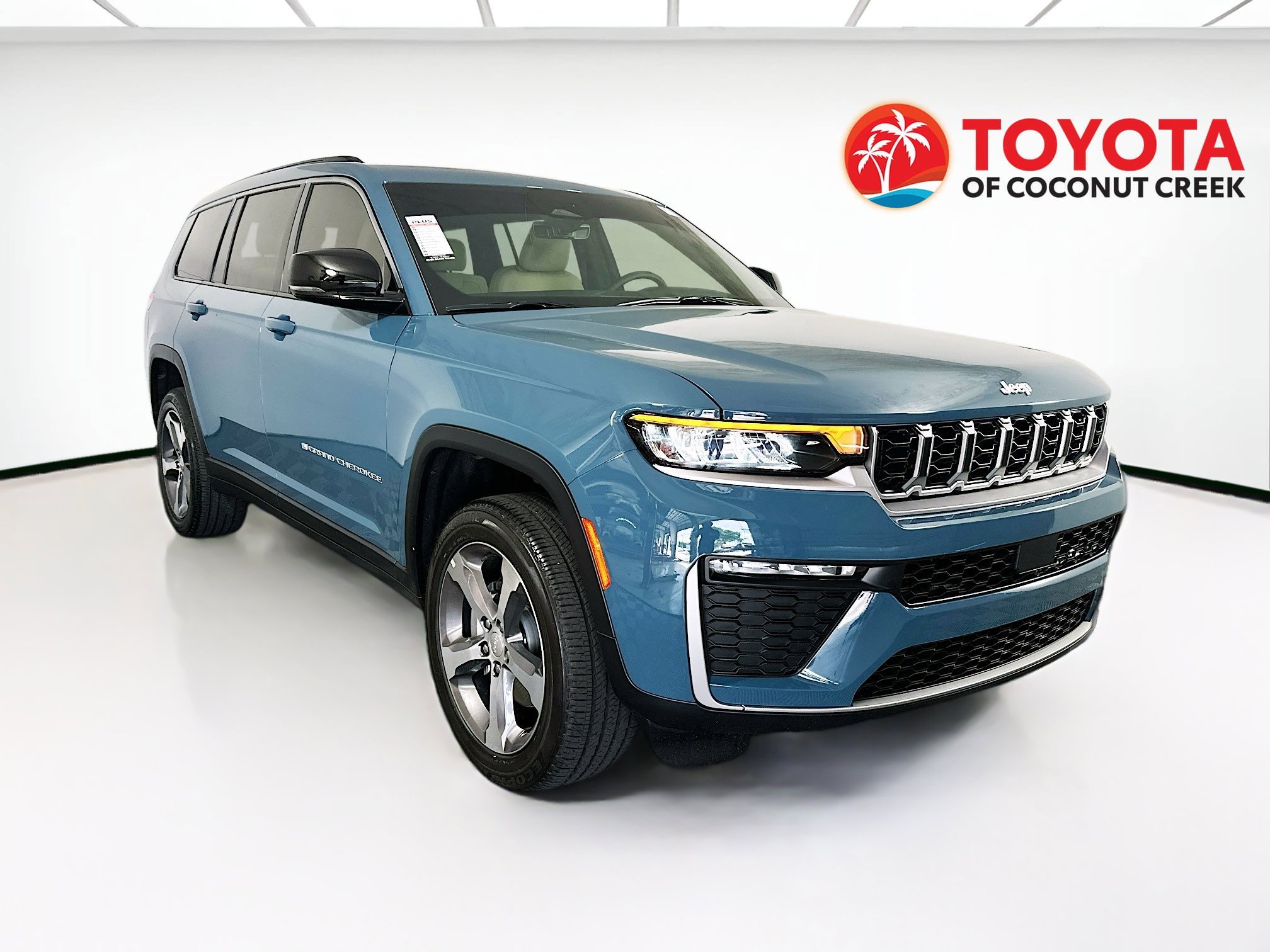 2026 Jeep Grand thumbnail 3