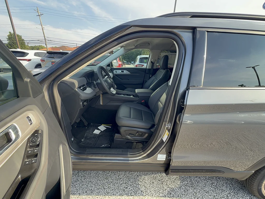 New 2026 Carbonized Gray Metallic Ford Active image 12