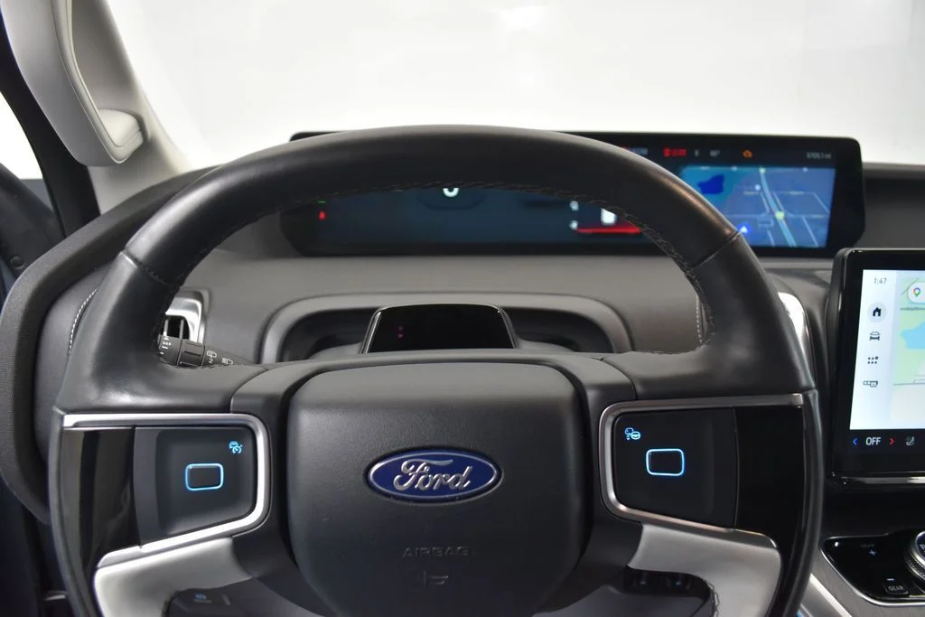 Certified Used 2025 Gray Ford Platinum image 9