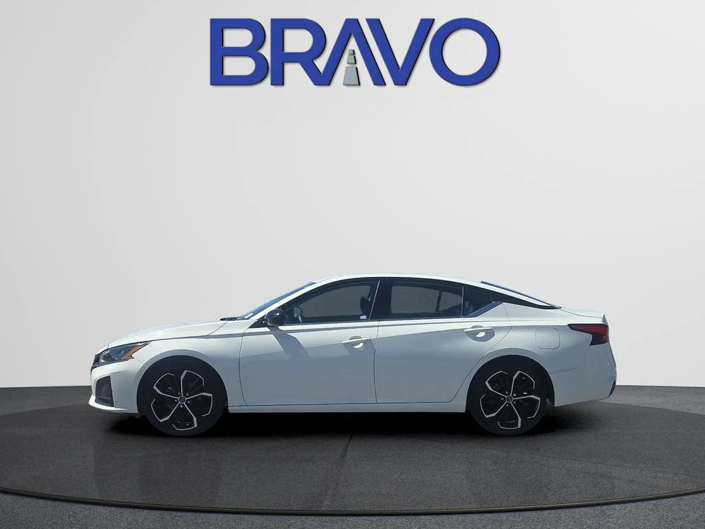 Used 2024  Nissan 2.5 SR image 6