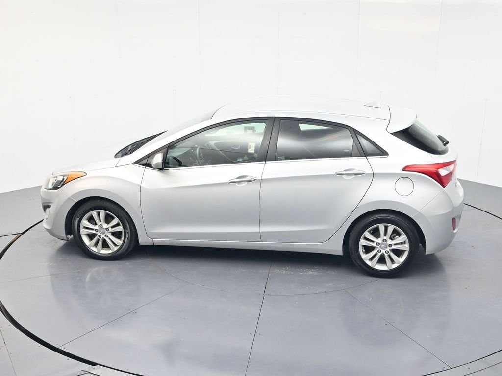 Used 2013 Shimmering Silver Metallic Hyundai Base image 42