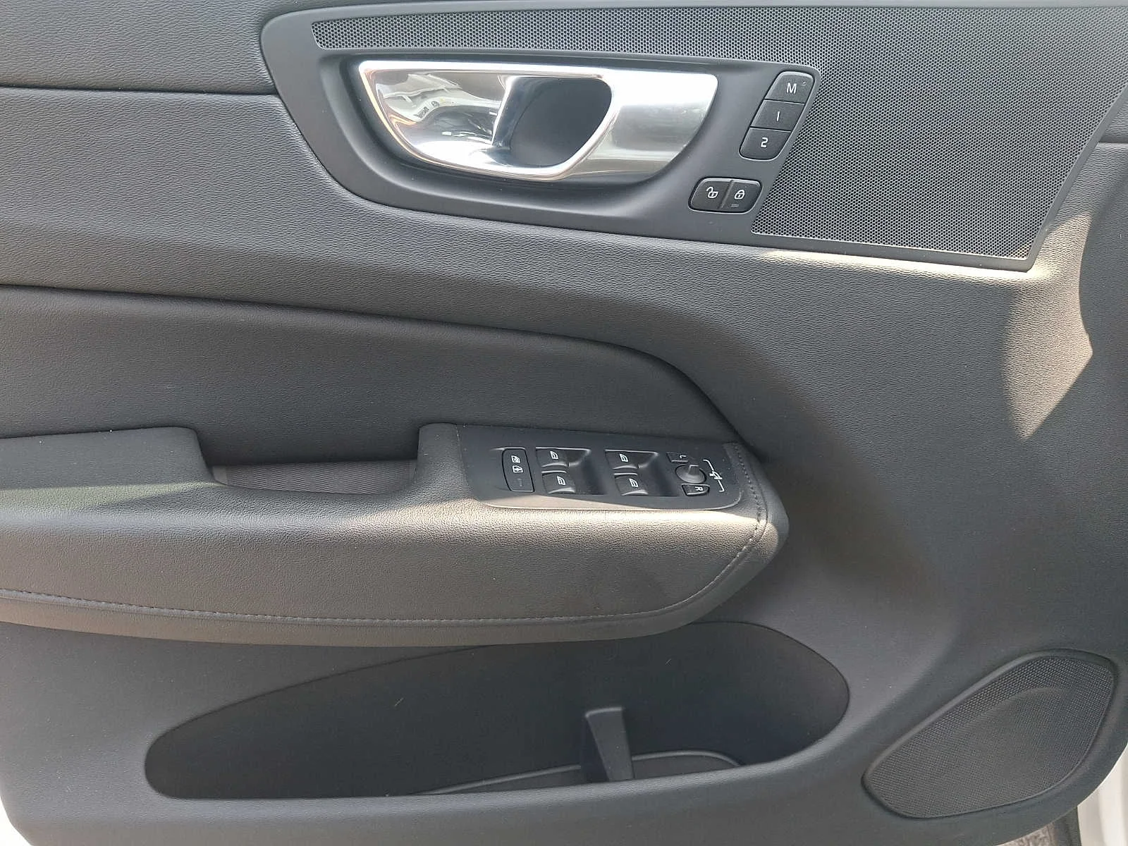 2023 Volvo XC60 Plus - Photo 12