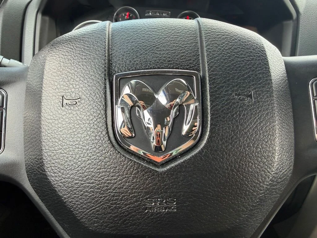 Used 2018 Silver Ram Big Horn image 38
