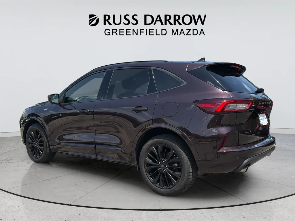 Used 2023 Red Ford ST-Line Elite image 3