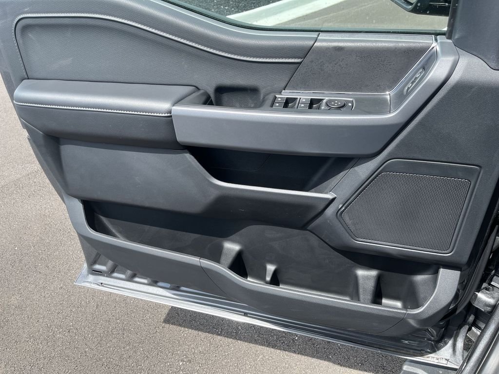 New 2026 Carbonized Gray Metallic Ford XLT image 13