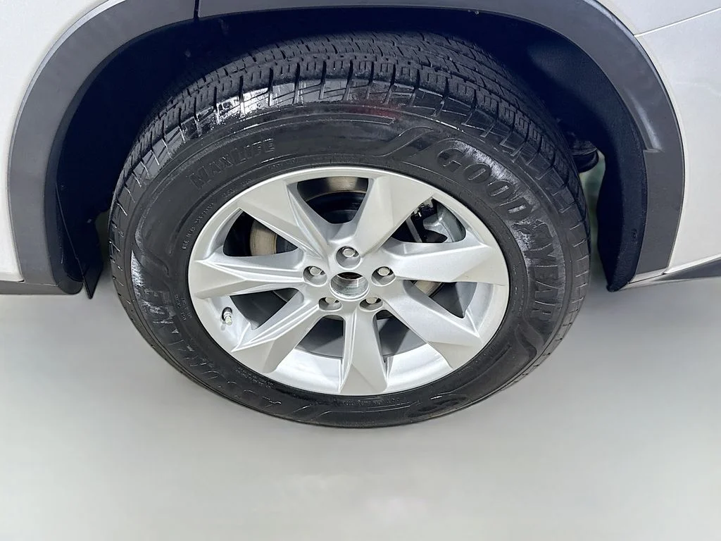 Used 2016 Silver Lining Metallic Lexus Base image 9