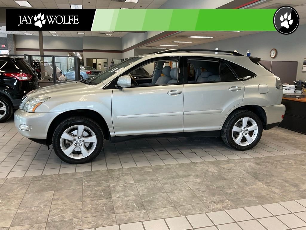 Used 2005  Lexus 330 image 3