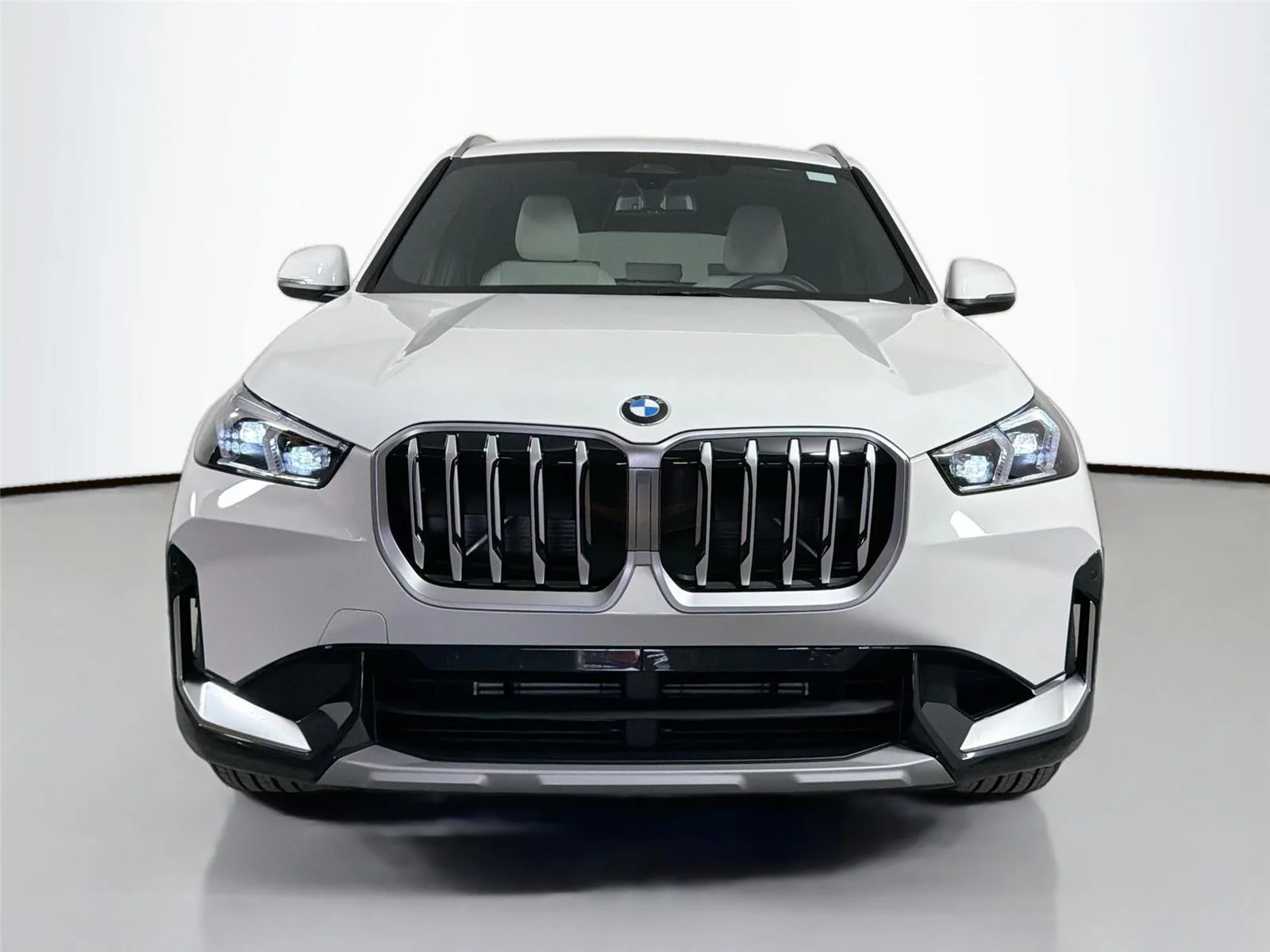 New 2026 Alpine White BMW xDrive28i image 2