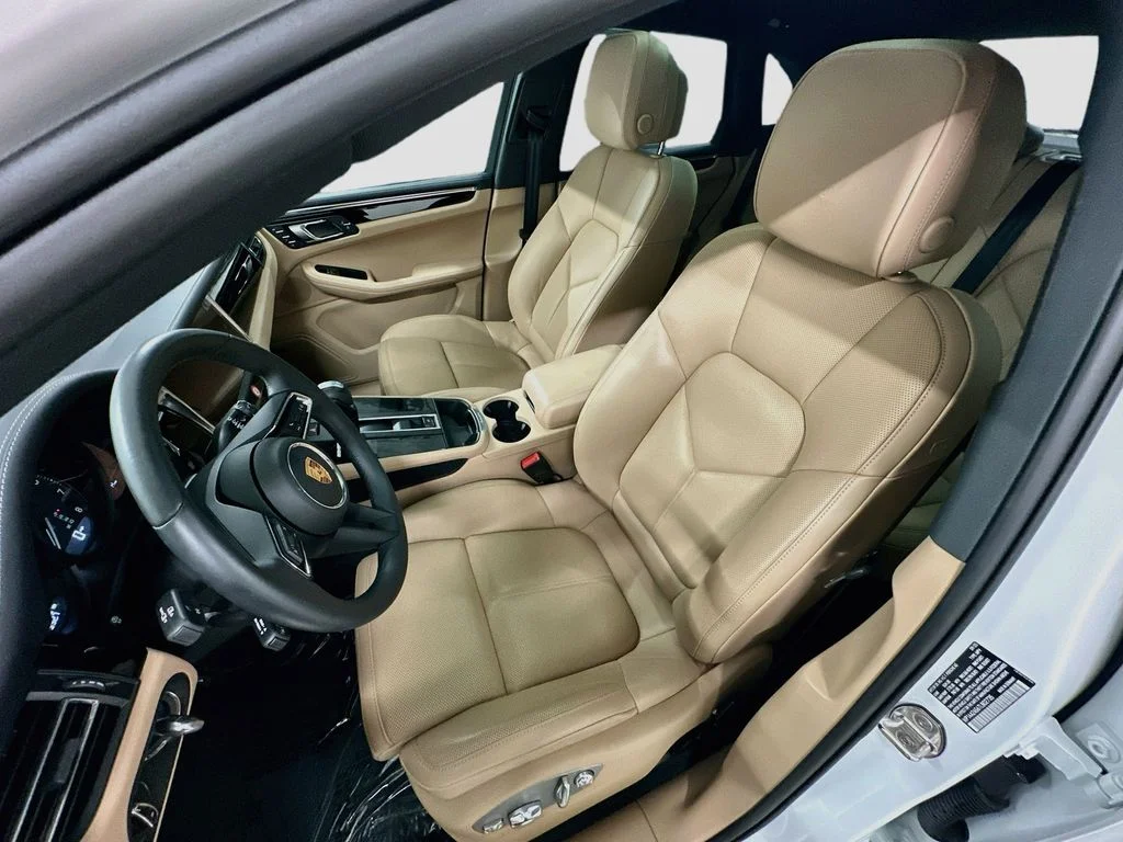 Used 2026  Porsche  image 5
