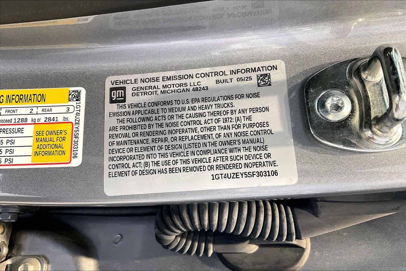 Used 2025 Sterling Metallic GMC AT4X image 32