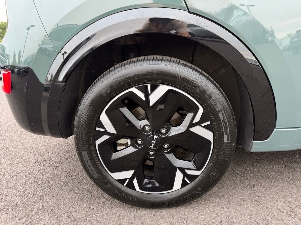Used 2023 Cityscape Green Kia Wind image 9