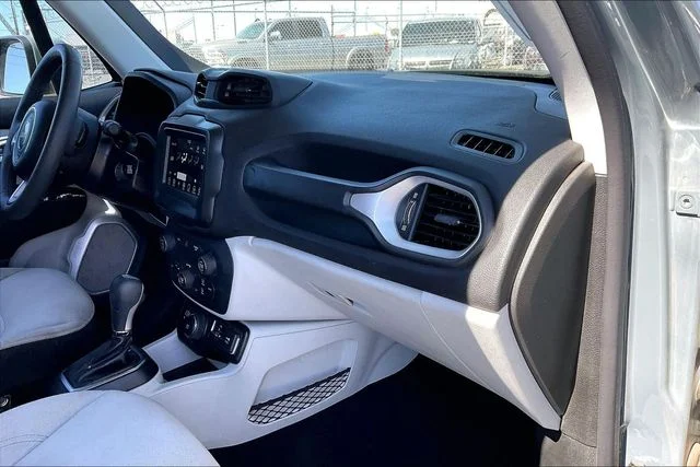 Used 2018 Gray Jeep Latitude image 16