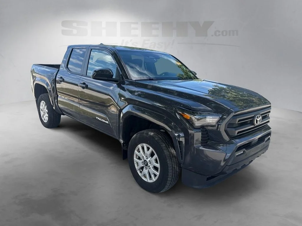 Used 2024  Toyota SR5 image 2