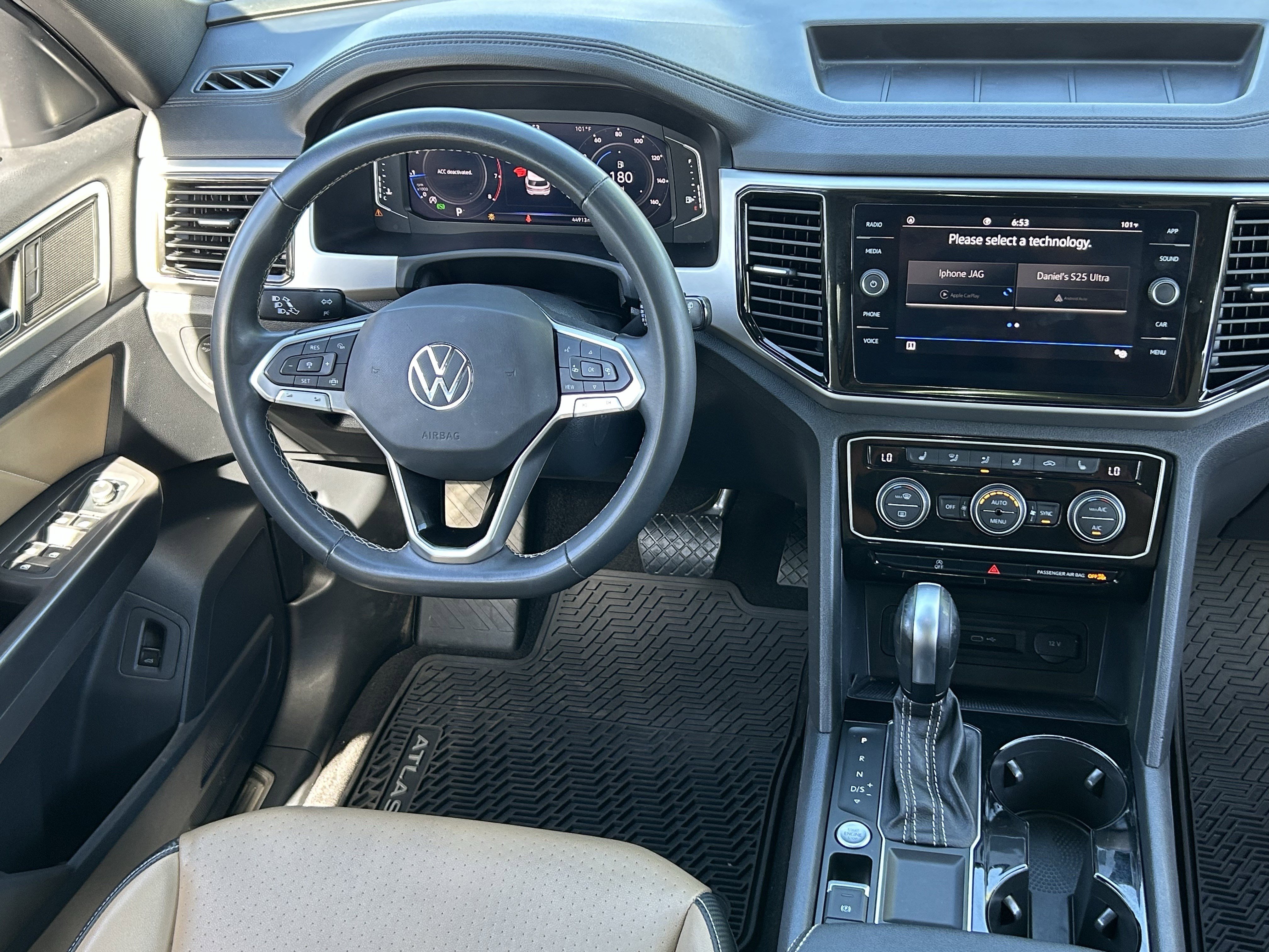 Used 2023 Pure White Volkswagen 2.0T SE w/Technology image 12