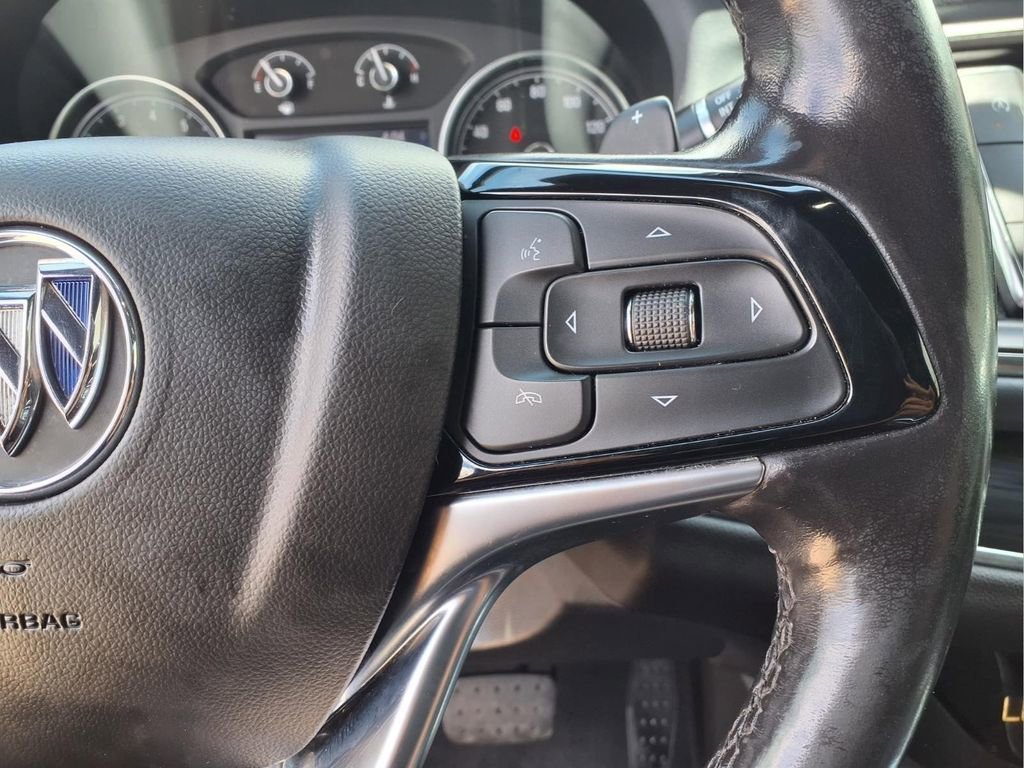 Used 2022 Summit White Buick Essence image 19