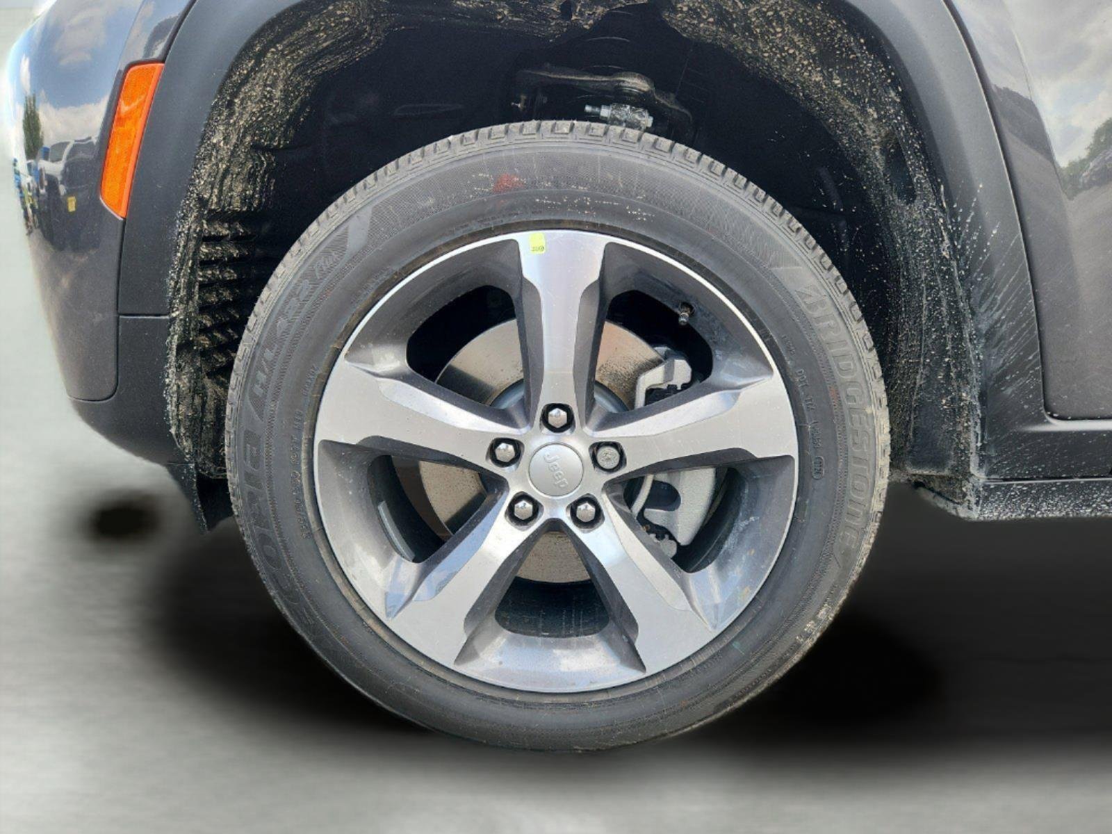 New 2026 Baltic Gray Metallic Clear-Coat Exterior Paint Jeep Limited image 10