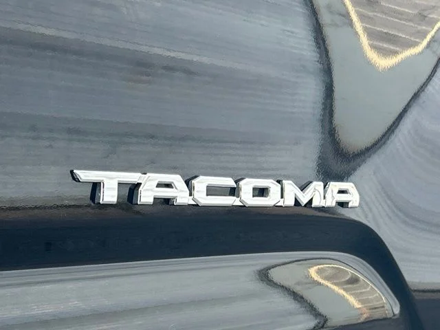 Used 2018 Black Toyota SR5 image 14