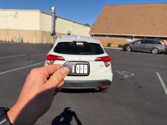 Used 2018  Honda EX image 3