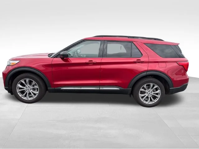 Used 2023 Red Ford XLT image 2