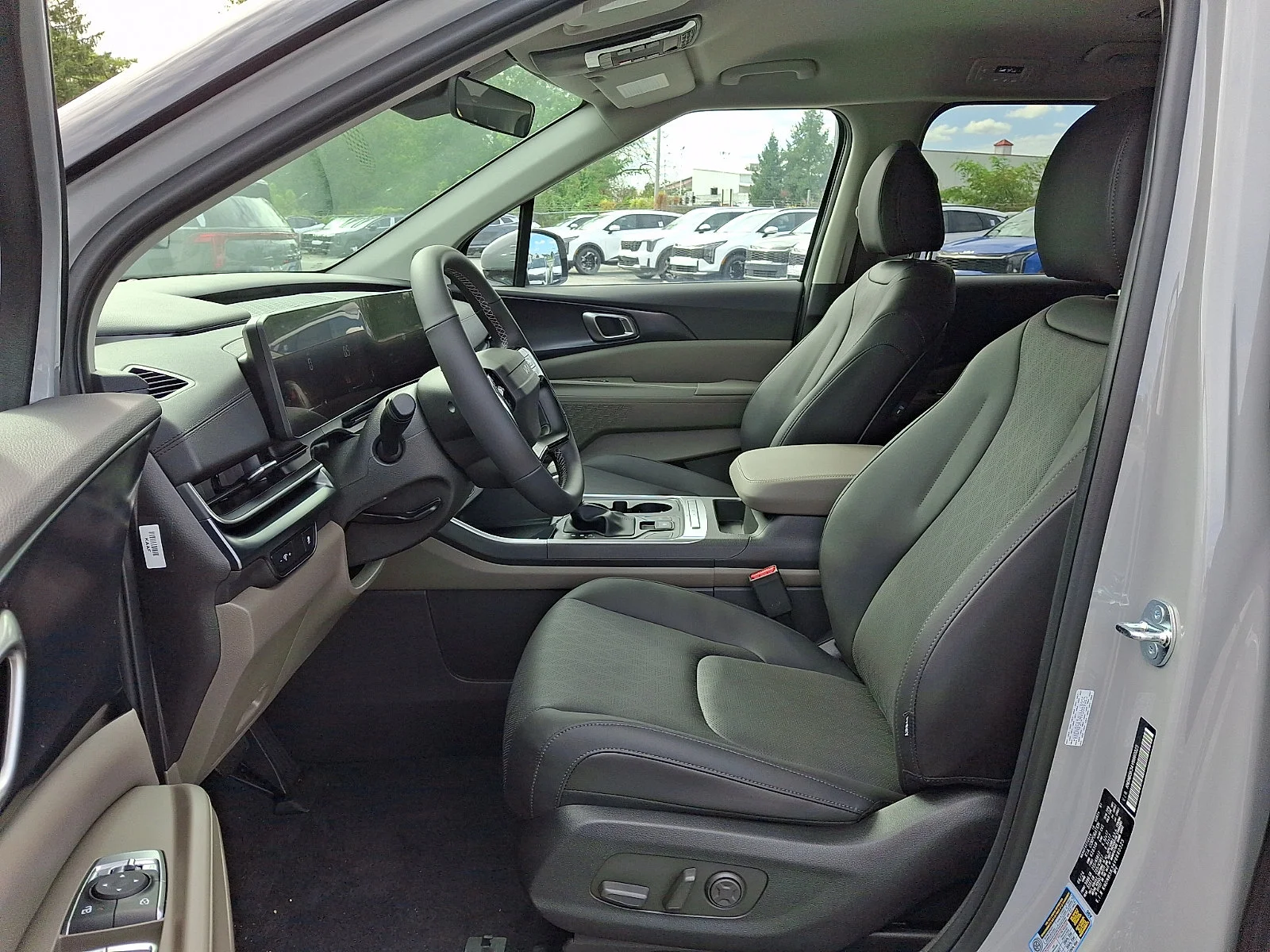 New 2027 Silver Kia LXS image 13