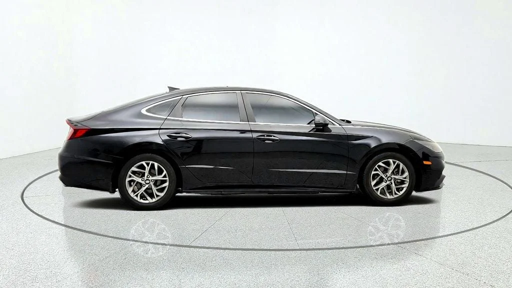 Used 2022 Phantom Black Hyundai SEL 2.5L w/ Convenience Pkg, Panoramic Sunroof & Digital Cluster image 4