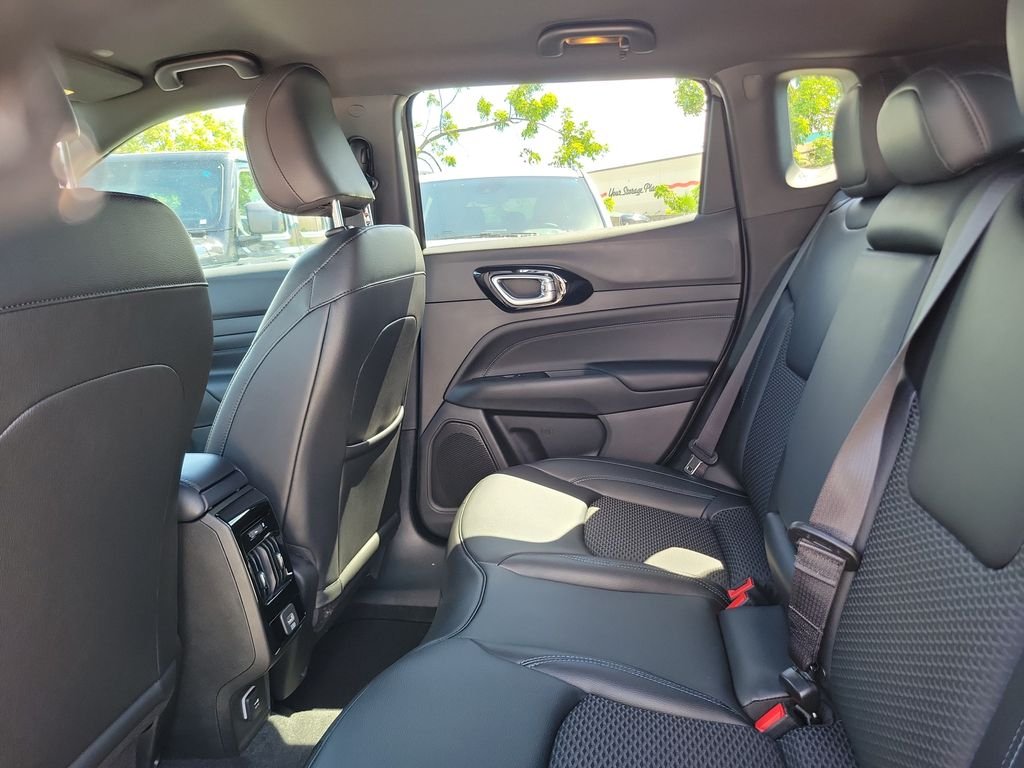 New 2026 Sting-Gray Clearcoat Jeep Latitude image 12