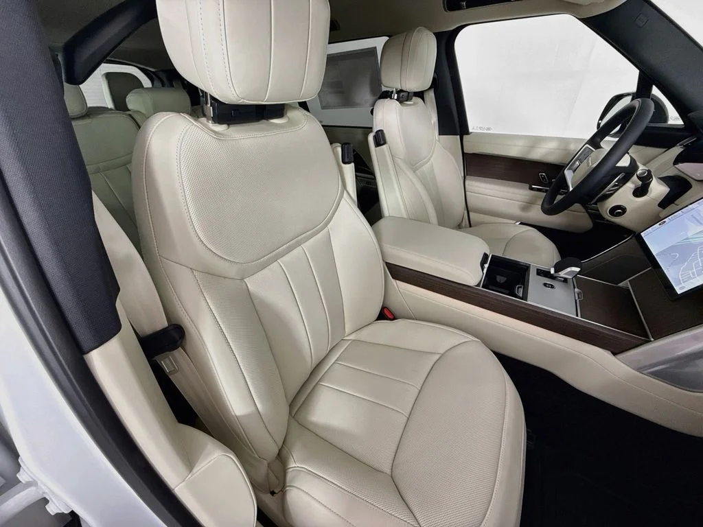 New 2026 Fuji White Land Rover SE image 28