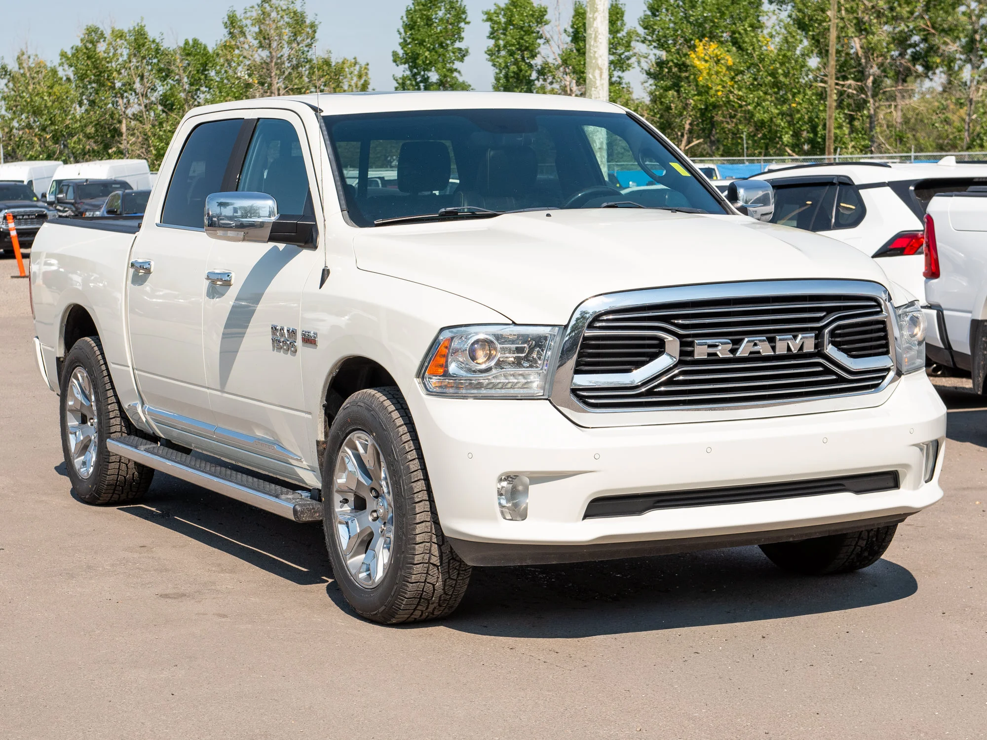 Used 2016 White RAM Limited* | Crew Cab | 5.7L HEMI V8 | Heated/Ventilated Seats | Sunroof | Tonneau Cover | image 8