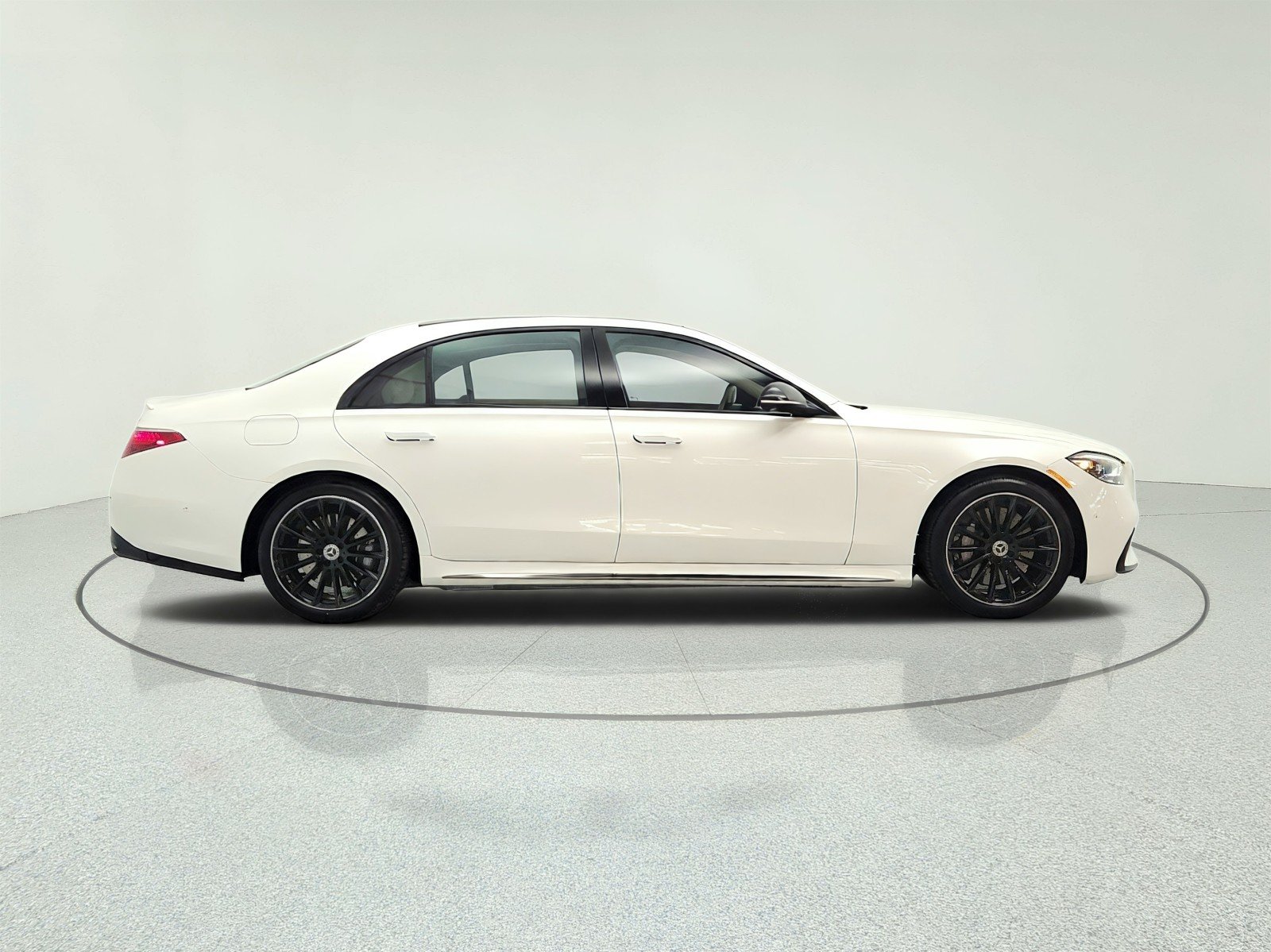 Certified Used 2023 MANUFAKTUR Diamond White Mercedes-Benz S 500 4MATIC® Sedan image 4
