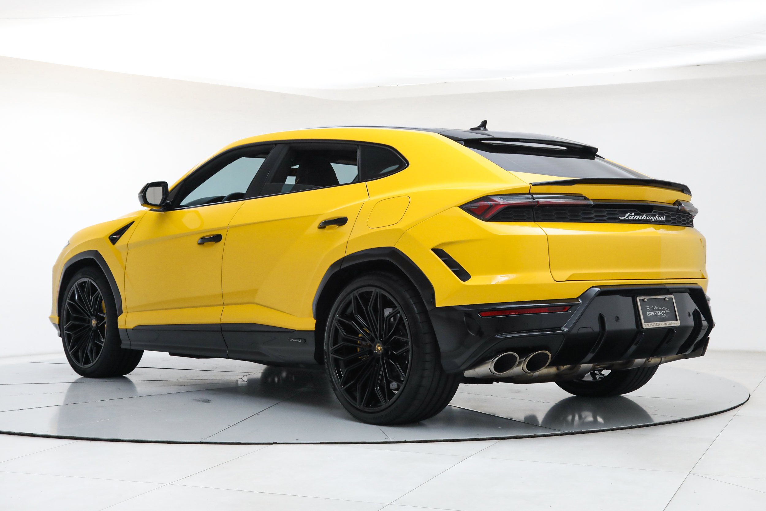 Used 2025 Yellow Lamborghini SE image 3