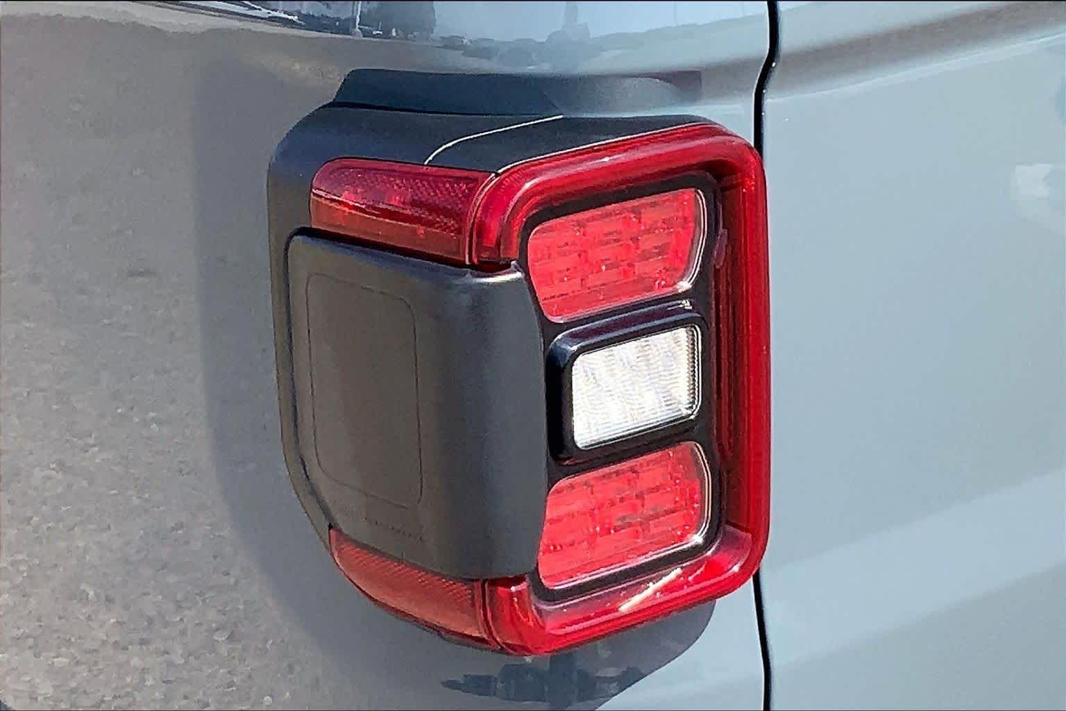 Used 2024 Anvil Clearcoat Jeep Mojave image 29
