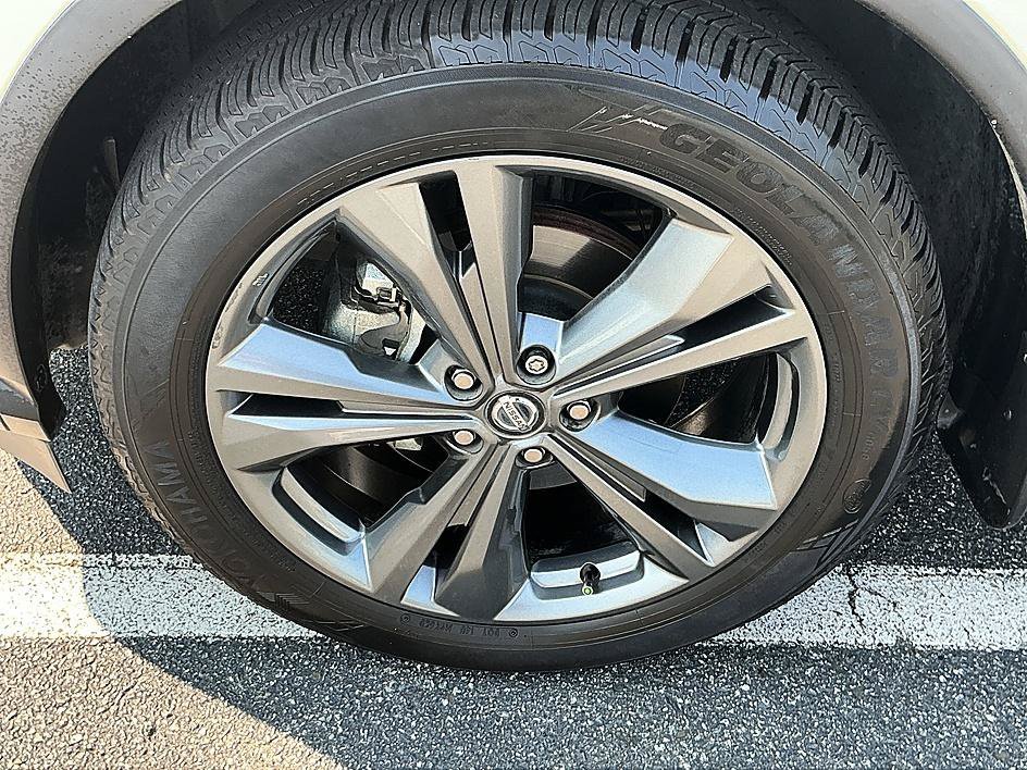 Used 2019 Pearl White Tricoat Nissan Platinum image 9