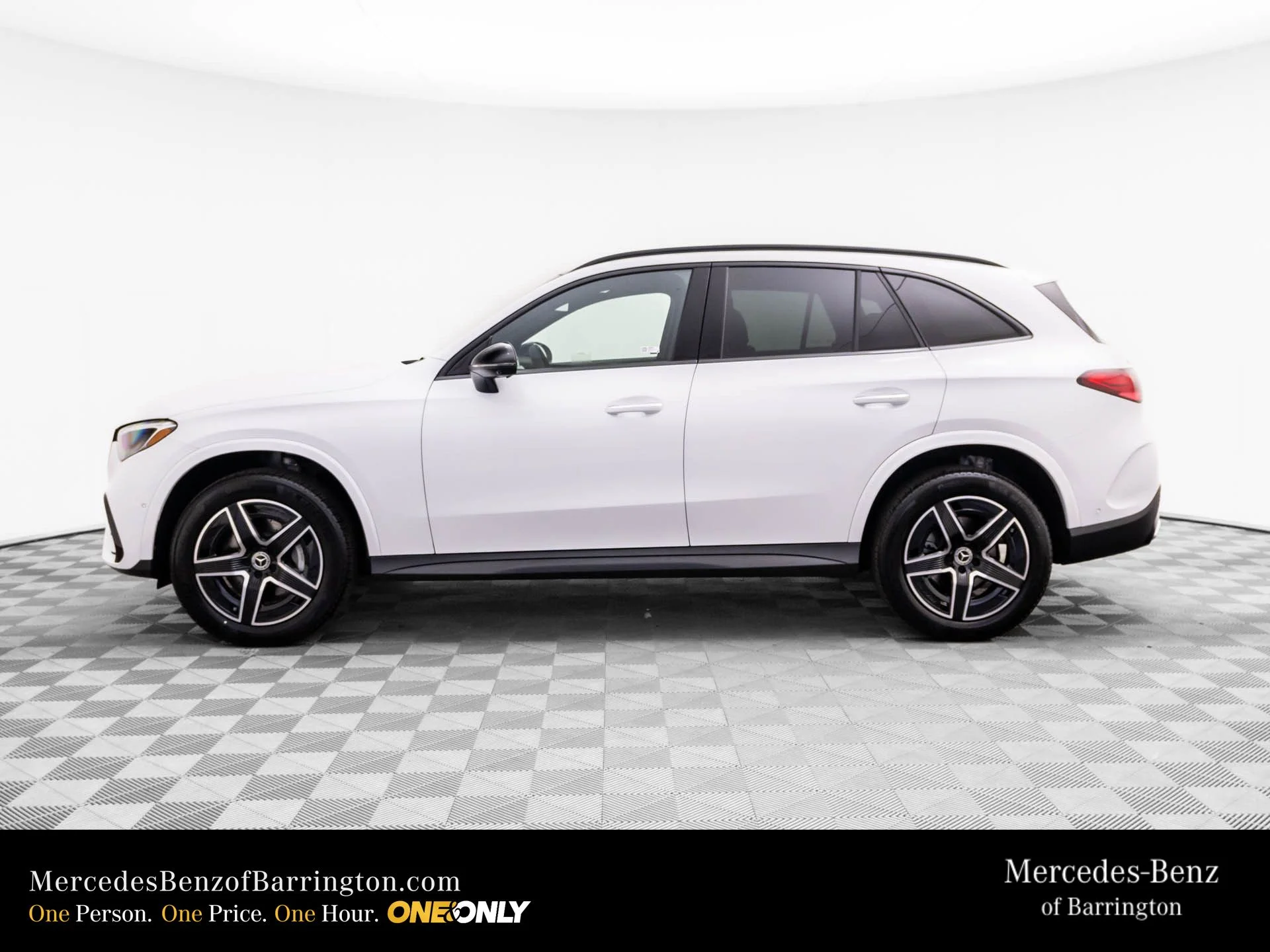 New 2026 White Mercedes-Benz GLC 300 image 2